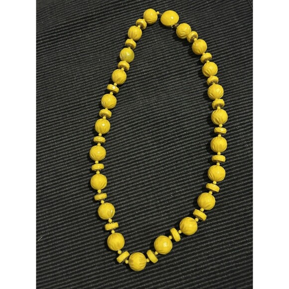 VINTAGE MADE IN AUSTRIA PLASTIC Yellow BEAD NECKLACE - Picture 1 of 4
